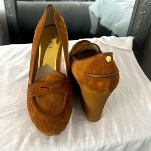Michael Kors classic camel wedge suede heel loafer sz 11